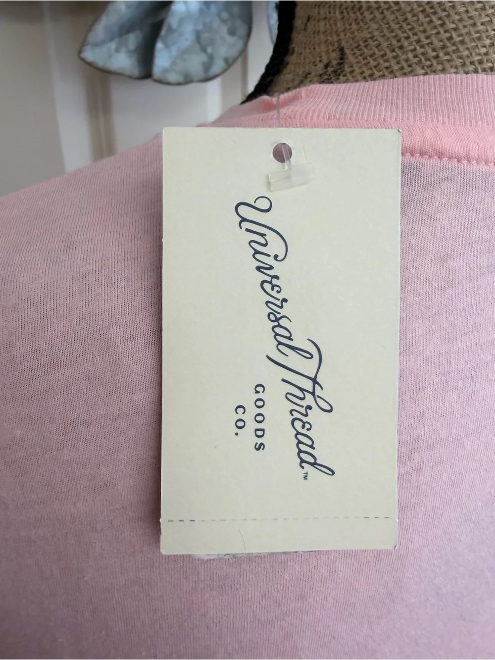 143: Universal Thread Pink Graphic VACAY Tee - XS